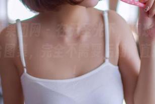 GIRLT果团网 – 在无圣光下，周琰琳LIN的天台图集，完全不需要后期，直接美炸！