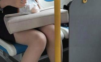 IESS异思趣向 – 婉苹的黑白奥利奥原图，仿佛在说：‘来呀，再看我一眼’