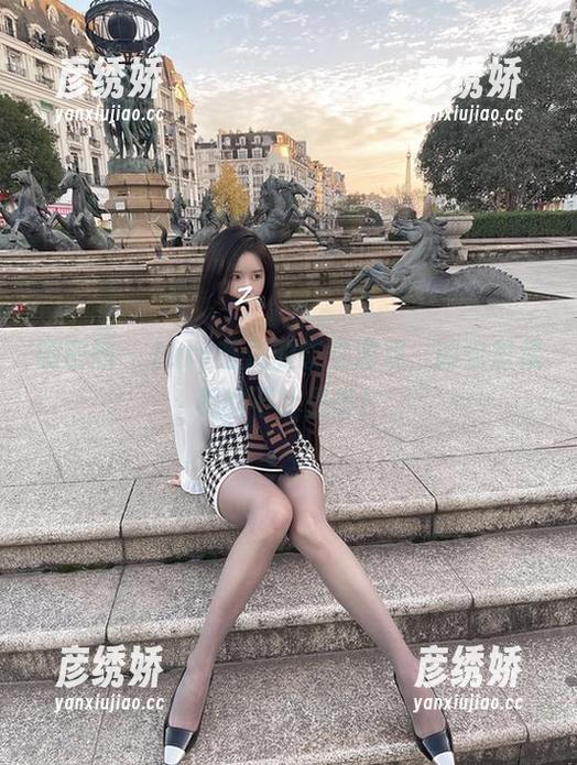 July芝岚 微密圈 - July芝岚的镂空游戏,图包里藏着的不止是美!