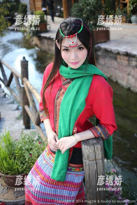MyGirl美媛馆 - 当李七喜的套装遇上摄影机，图片瞬间变得超有戏，原图居然还有我没发现的小细节！
