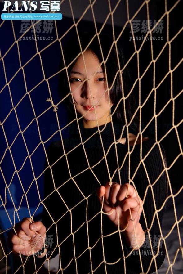 PANS - 想跟娃娃一起重温校园时光？下载她的校服作品集！