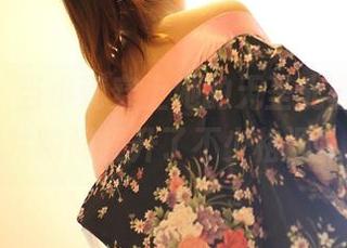 ROSI – 当小莉穿上她的无圣光套装，图片瞬间提升了不少格调！