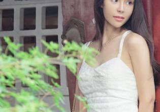 UGirls尤果网 – 走进Angela楚楚的教室：原图惹得我一阵小失神