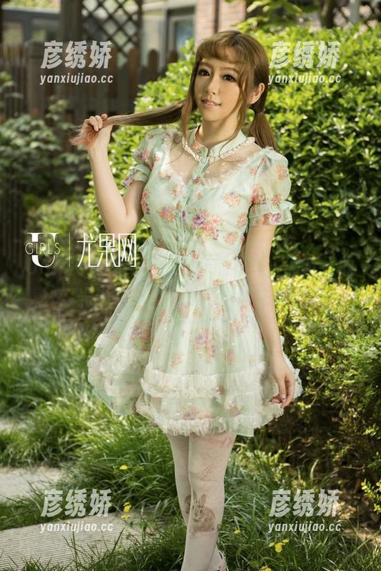 UGirls尤果网 - 张栩菲的礼服，照片里的光影戏法，真的是个魔法师！