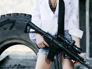 UGirls尤果网 – 在李唯一的写真作品集里，女友们的日常好像也变得很有趣。