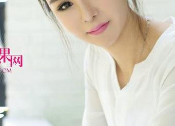 UGirls尤果网 – 当粉色遇上郭婉祈：原图里的柔情与图册中的魔力