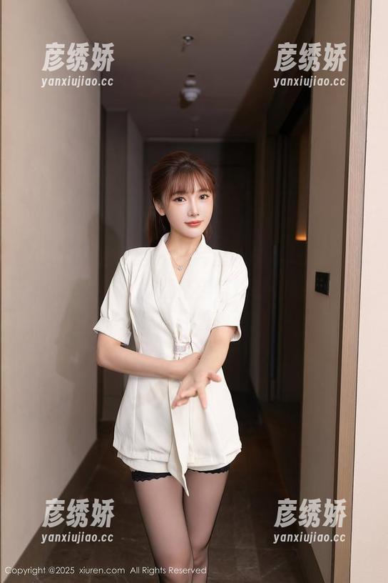 Xiuren秀人网-Suki_baby Xiuren秀人网 - 照片里的Suki_baby和她的棉袜:简直是自信炸裂的组合,让人忍不住想模仿!