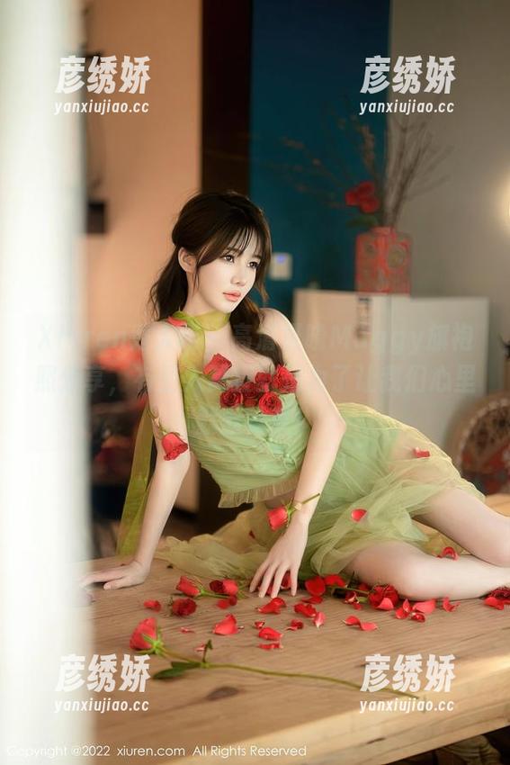 Xiuren秀人网 - 高清夏晓Maggy旗袍照分享，有些人简直就是为了让我们心里默默种草！