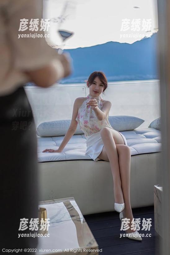 Xiuren秀人网 - 只有心妍小公主敢这么穿吧？破洞装的美图很诱惑，怎么看都不够！