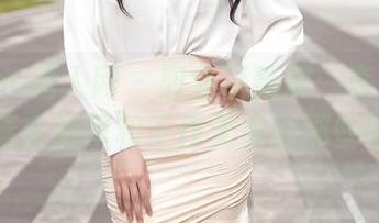 Xiuren秀人网 – 职业装新解：李七喜在高清套图里和工作无关的那些瞬间
