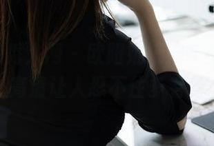 Xiuren秀人网 – 欧阳妮娜娜灰丝写真，高清让人忍不住多看看