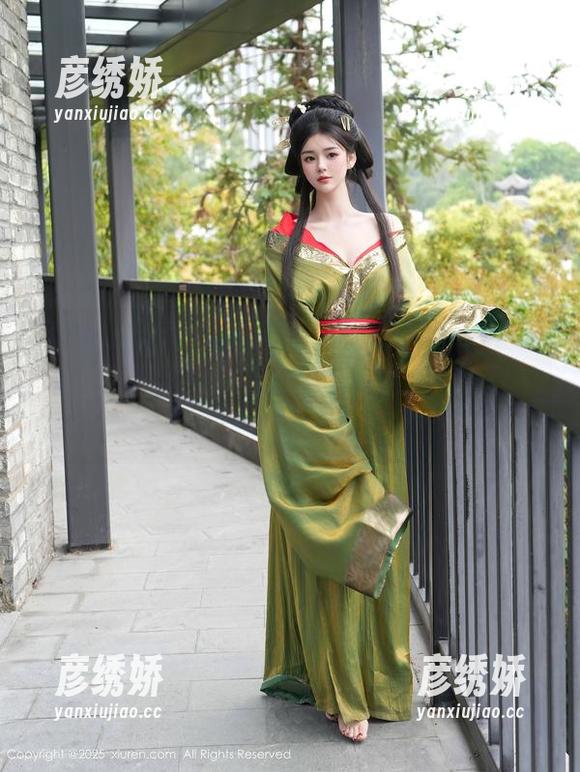Xiuren秀人网 - 分享潘琳琳ber的婚纱作品集，顺便教你怎么在婚礼上做个话题中心！