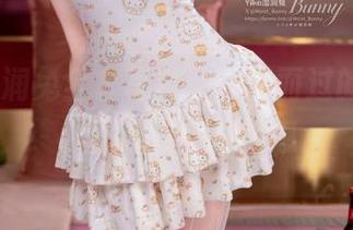 Yiko湿润兔全套写真：一闪而过的未来，小剧场似乎在叹息