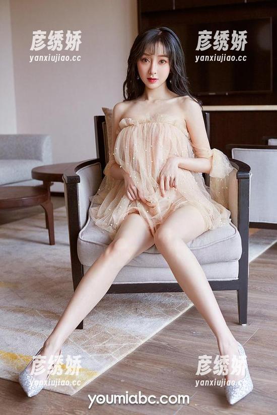 YouMi尤蜜荟-绯月樱Cherry YouMi尤蜜荟 - “绯月樱Cherry女友”:轻轻一翻,无圣光的套图瞬间把你带入她的世界。