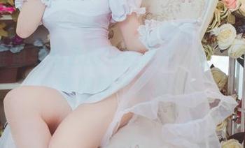 yui金鱼与黑色的完美邂逅：绝对值得下载的图片资源！