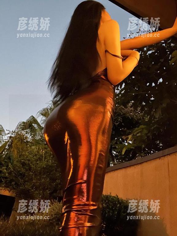微密圈 - 不爱笑的赛琳的红裙私拍图集，提醒我别忘了，我原来也是红色控的一员！