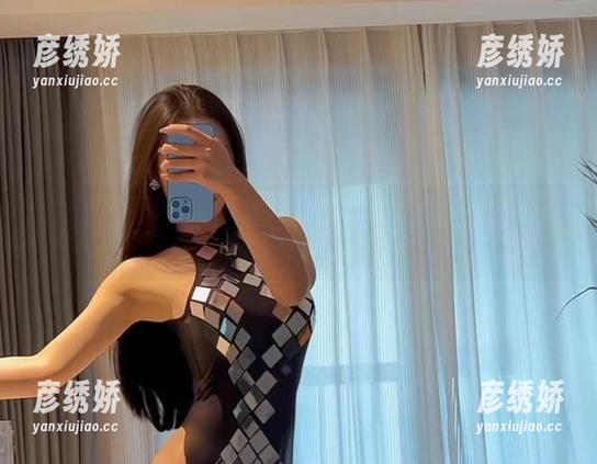 微密圈 - 不爱笑的赛琳学姐的高清迷惑現場：照片里的她总是意外逗趣！