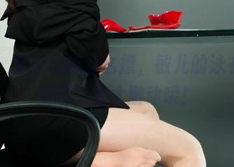 丽柜 – 游泳也能这么撩，敏儿的泳衣美图资源，别太激动哦！