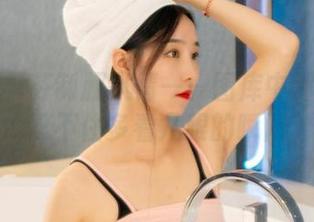 丽柜 – 黄芬制服风情——图库中那些让人忍不住多看几眼的瞬间