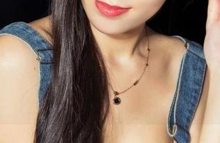 克拉女神 – 姜璐在水手服里的轻松故事：作品中的她，真的是在飘吗？还是其实在游泳？