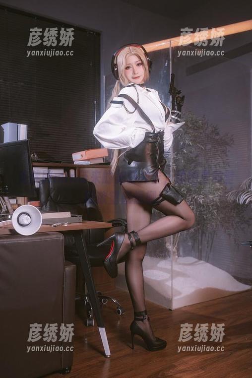 兔胖胖min带来的美脚冲击，原图里的壁纸欲望感爆棚！