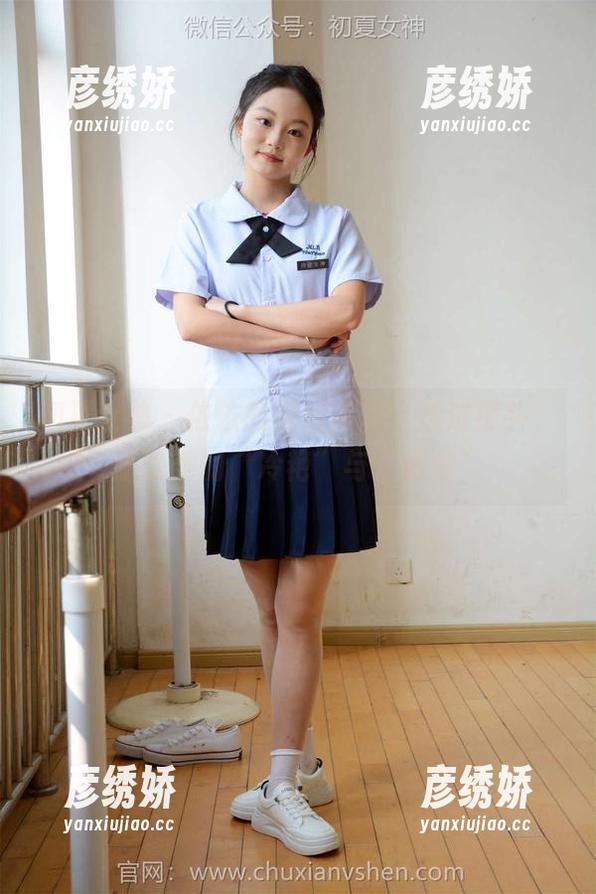初夏女神 - 依依的御姐写真：透过镜头，感受她的“冷艳”与“温柔”