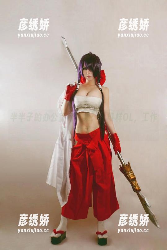 半半子 半半子的办公室写真集:上司样OL,工作与心动并存!