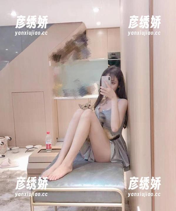 美腿套图大放送：啾小妍，腿长的优越感真是无敌
