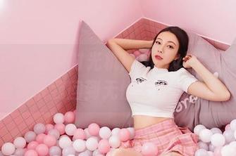 嗲囡囡 – 泳衣时光机！SiByl李思宁的美图合集带我回到无忧无虑的泳池派对