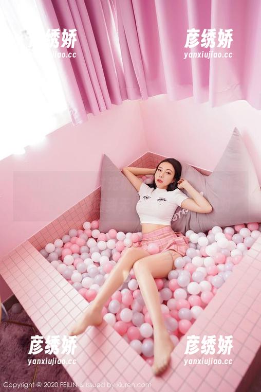 嗲囡囡-SiByl李思宁 嗲囡囡 - 泳衣时光机!SiByl李思宁的美图合集带我回到无忧无虑的泳池派对