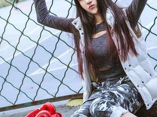 头条女神 – 用皮衣讲故事：艾小青写真集的精彩分享不容错过！