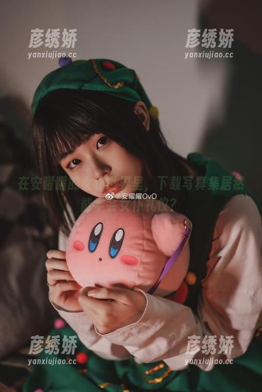 在安曜曜的女仆世界里，下载写真集居然能学会女仆礼仪？