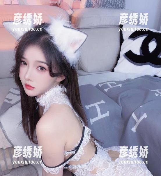 小小奶瓶儿的泳衣合集：是游泳，还是在‘水上’搞事？