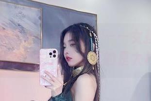 看看这位“小小奶瓶儿”——女孩写真中的幽默感，图库精选真的是太棒了！