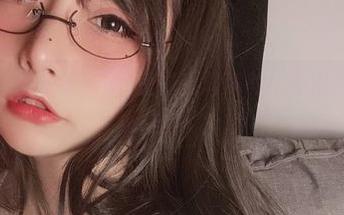 小泉学姐吖的连体衣HD呈现，满满的‘吸引力’谁能拒绝？