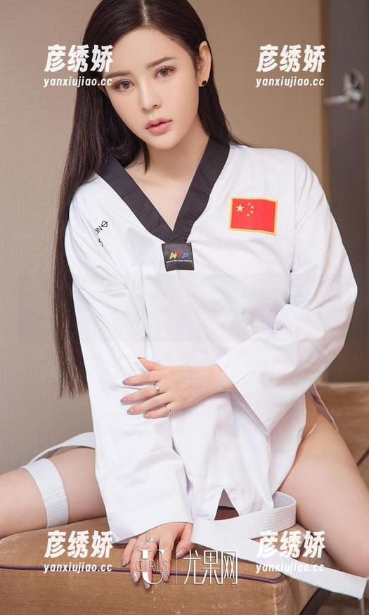 尤果网 - 奶油的海棠花未眠合集：她到底是拍照还是在占星？