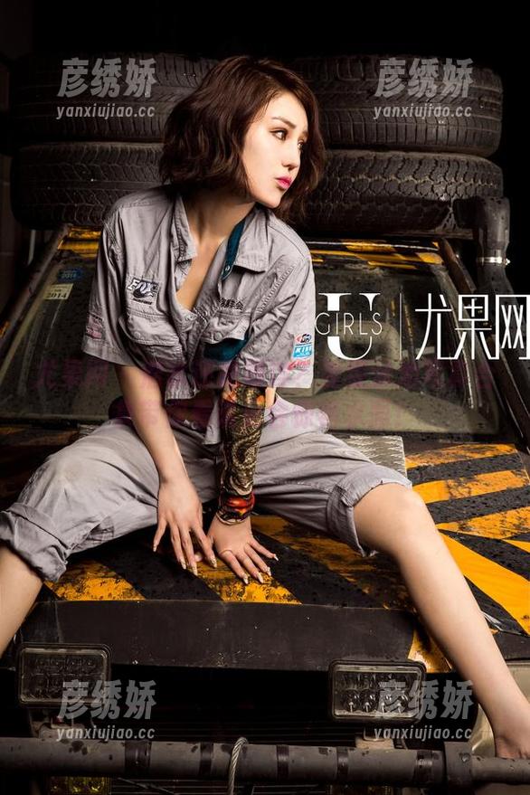 尤果网-雯雯 尤果网 - 潜水还是漂浮?雯雯泳池写真合集带你看谁更会惊艳水面!