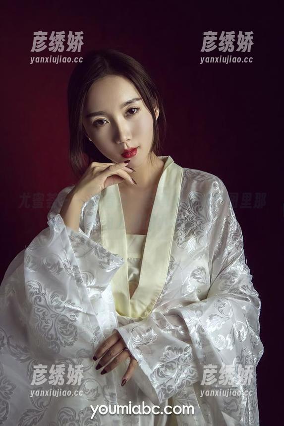 尤蜜荟-李承美 尤蜜荟 - 一眼看穿:李承美花嫁原图里那些不为人知的小细节!