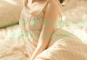 短裙+幼水铃衣=夏天的正确打开方式，私房图集让人猜测无限！