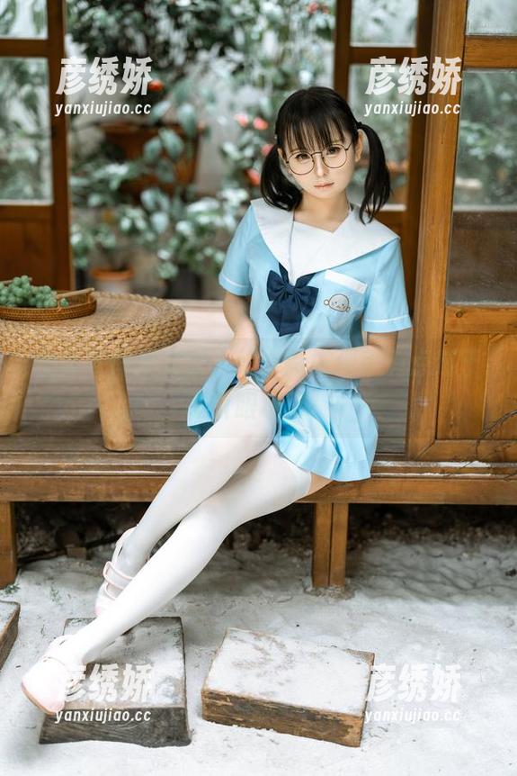 幼水铃衣 全套午间更衣室,幼水铃衣似乎有点过于吸引眼球了!