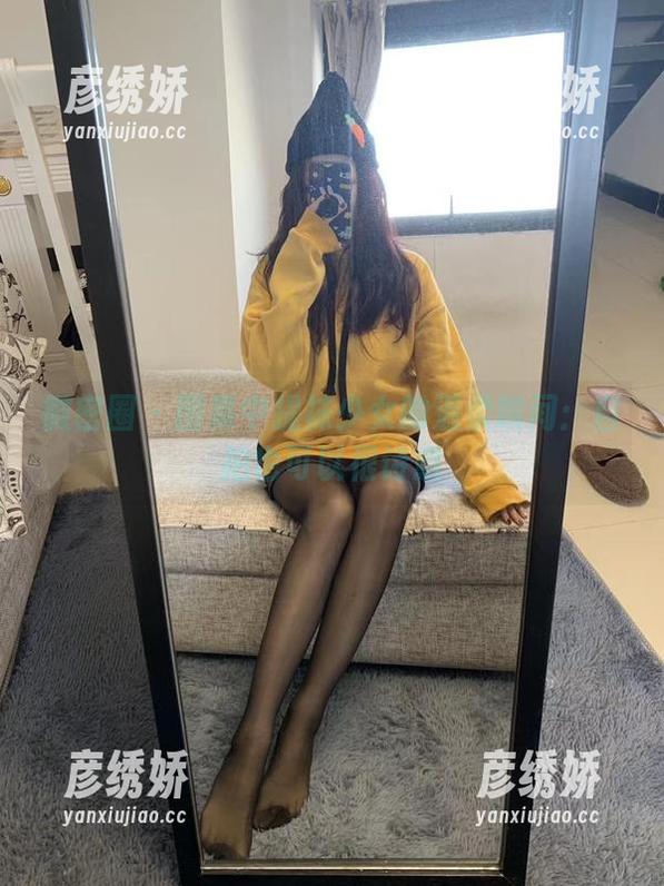 提袜少女 微密圈 - 图集中提袜少女的温柔瞬间:自拍也可以很诗意