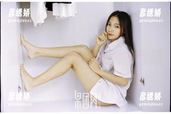 果团网-小九九 果团网 - 当小九九遇到白丝:原图资源带你感受美的悸动