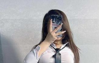 微密圈 – 这蓝色确实韵味不错，桃沢樱呀的写真集好像有点让人上瘾。