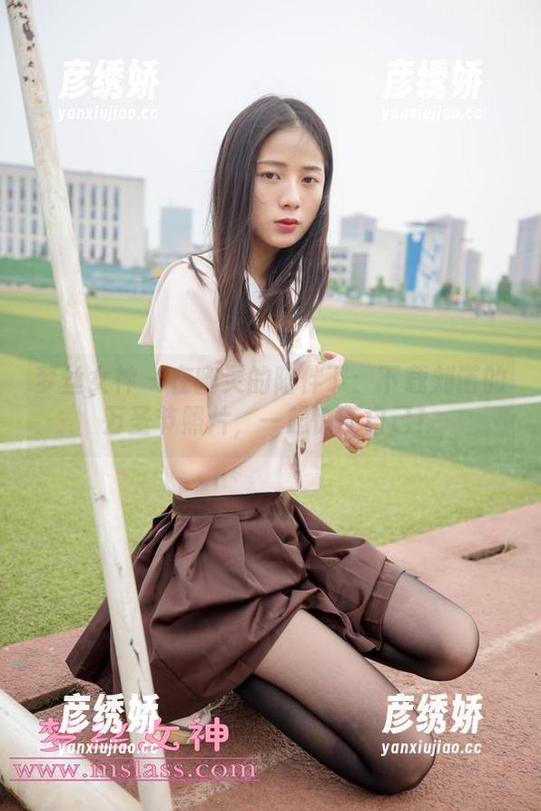 梦丝女神 - 在幽灵的陪伴下：下载刘诺的万圣节照片，一起惊吓自己！