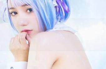 婚纱之下藏着怎样的故事？洛丽塔大哥的写真引发无数联想。