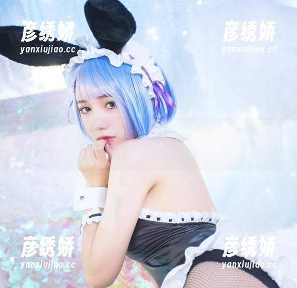 婚纱之下藏着怎样的故事？洛丽塔大哥的写真引发无数联想。