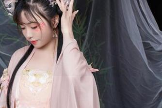 一起“潜回”福杰的间谍过家家，爆机少女喵小吉分享的套图等着你！