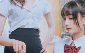 走进神楽坂真冬无圣光的迷雾，看啦啦队少女们的绝对企画，图片中竟透出一丝甜腻的魔力！