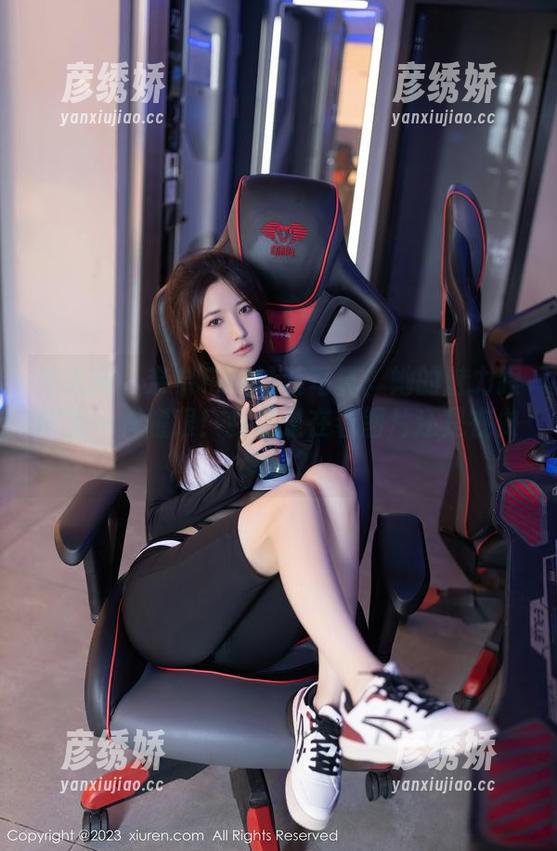 秀人网-奈奈Fox 秀人网 - 奈奈Fox泳装写真:她的魅力跟阳光一样耀眼!我这是在看图片还是在做梦呀?