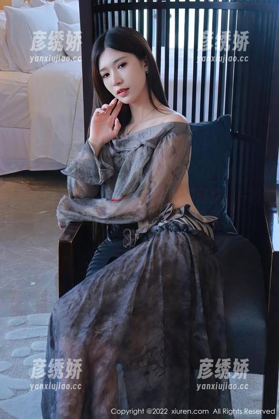 秀人网 - 孟狐狸FoxYini制服图集：一秒变身校园女神，不看会后悔哦！